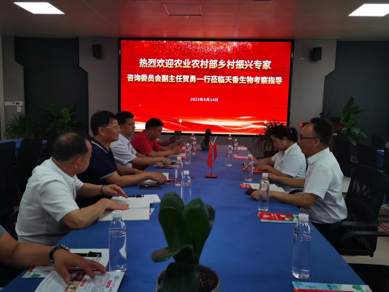 市人大羅早林主任陪同農(nóng)業(yè)農(nóng)村部鄉(xiāng)村振興專家一行到邵陽紅出貨倉-天香生物產(chǎn)業(yè)園考察指導