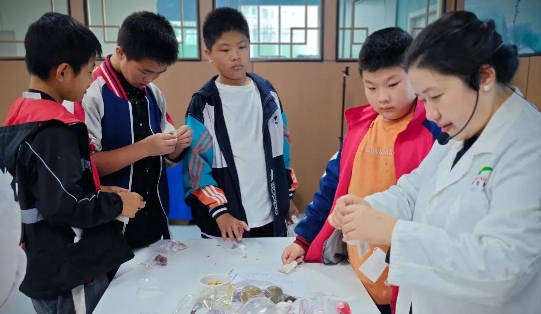 雙清區(qū)“愛心護航，助夢成長”